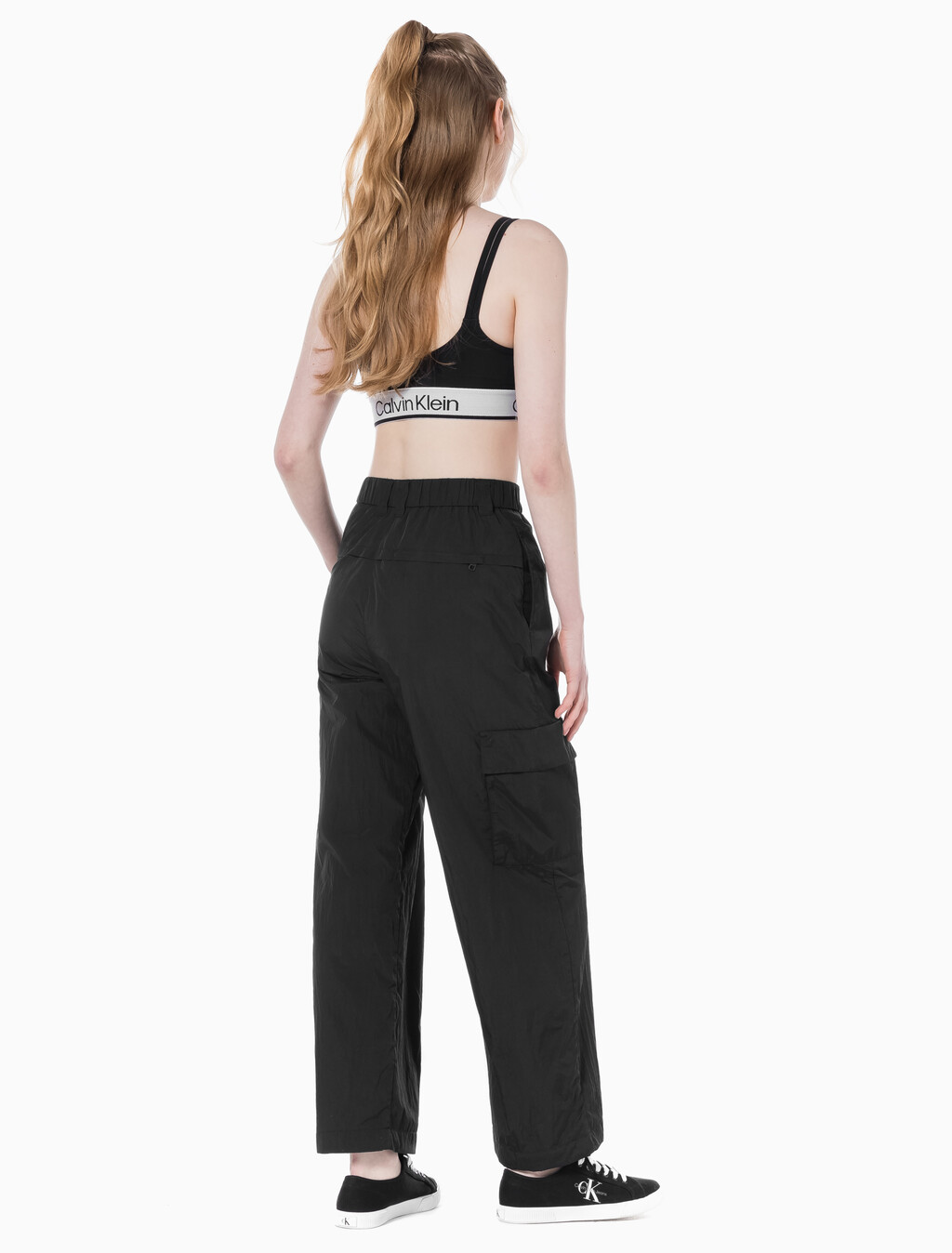 Buy 여성 루즈 카고팬츠 in color CK BLACK