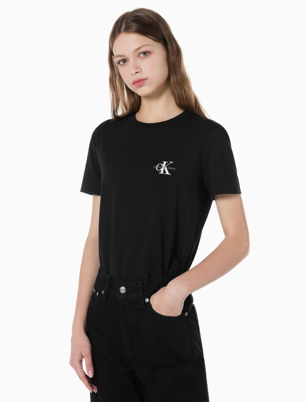 Buy 여성 스몰 모노그램 모던 스트레이트핏 반팔 티셔츠 in color CK BLACK