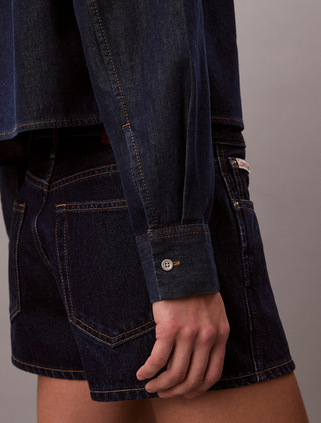 Buy 여성 크롭 데님 셔츠 in color Dusty Blue