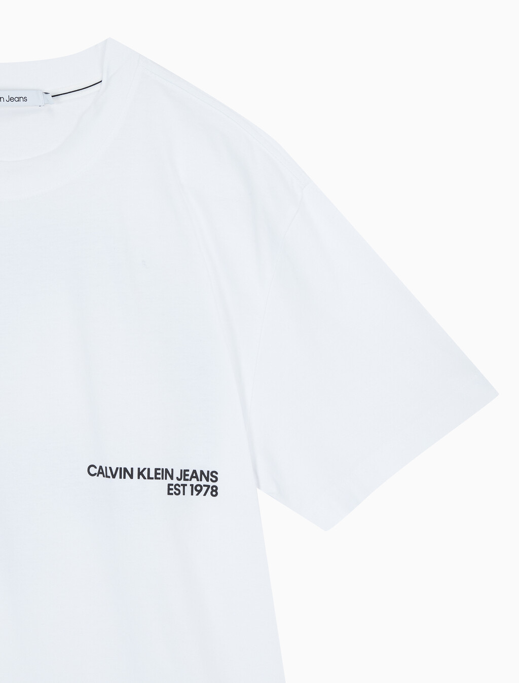 Buy 남성 릴렉스핏 CK 스프레이 로고 반팔 티셔츠 in color BRIGHT WHITE