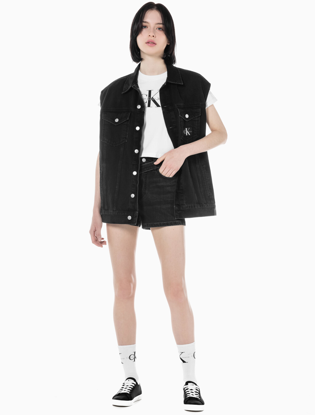 Buy 여성 하이라이즈 블랙 데님 쇼츠 in color WASHED BLACK LOGO LACE