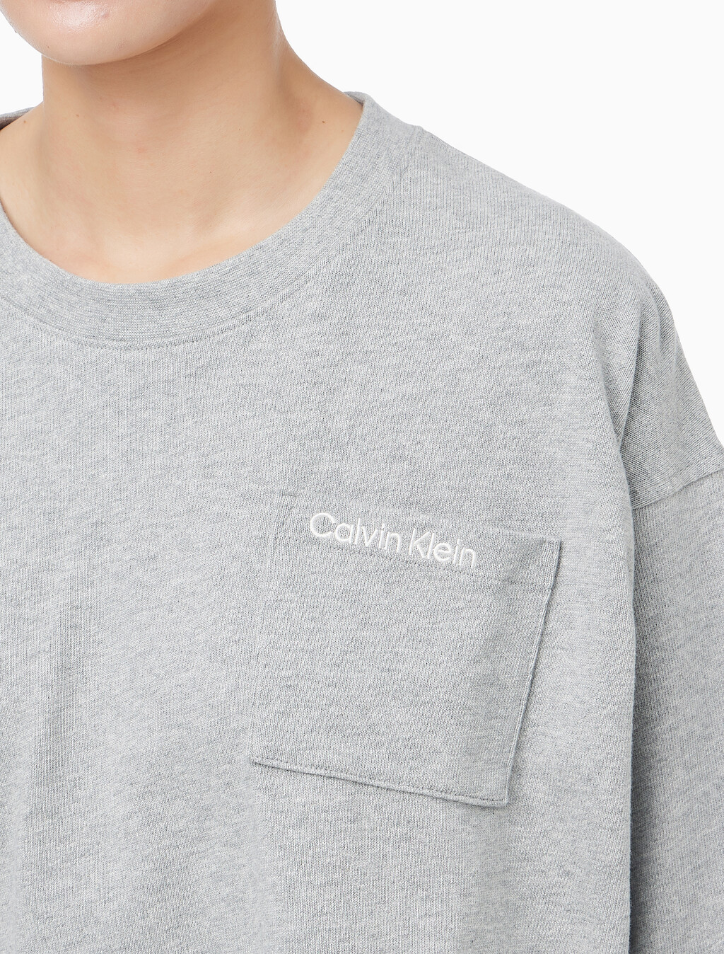 Buy 여성 CK 베이직 라운지 로고 져지 크롭 롱슬리브 in color GREY HEATHER