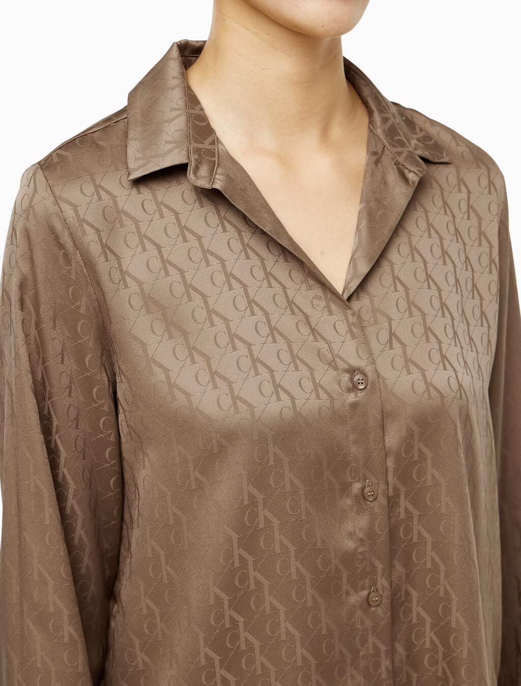 Buy 여성 새틴 자카드 롱슬리브 탑 in color BROWN