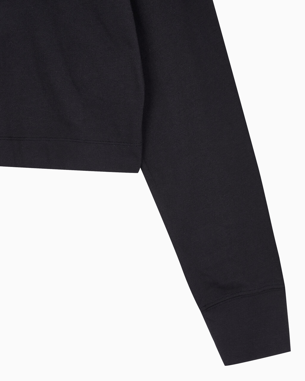 Buy 여성 에센셜 크롭 긴팔 티셔츠 in color BLACK