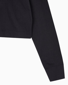 Buy 여성 에센셜 크롭 긴팔 티셔츠 in color BLACK