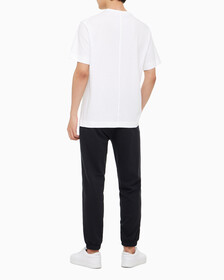Buy 남성 릴렉스 핏 에센셜 스웻팬츠 in color BLACK