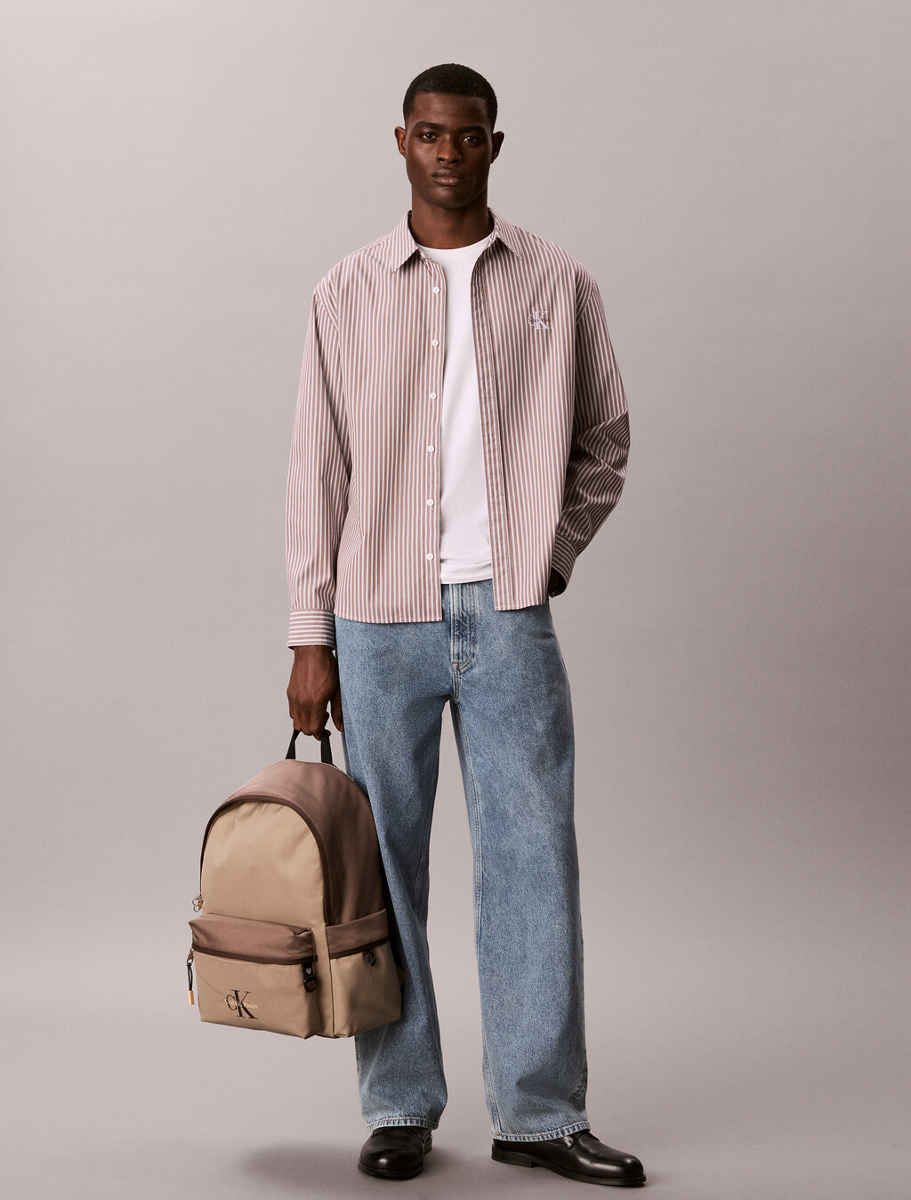 Buy 남녀공용 볼드 로고 컬러블록 라운드 백팩 in color Desert Taupe