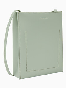 Buy 여성 크로스바디 페이퍼 레더백 in color GREEN