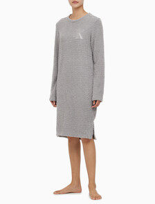 Buy 여성 플러쉬 롱 슬리브 나이트셔츠 in color GREY PURPLE