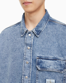 Buy 남성 오버사이즈핏 빈티지 데님 반팔 셔츠 in color MID BLUE BACK EMBRO