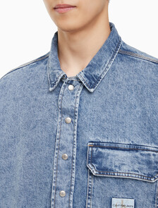 Buy 남성 오버사이즈핏 빈티지 데님 반팔 셔츠 in color MID BLUE BACK EMBRO