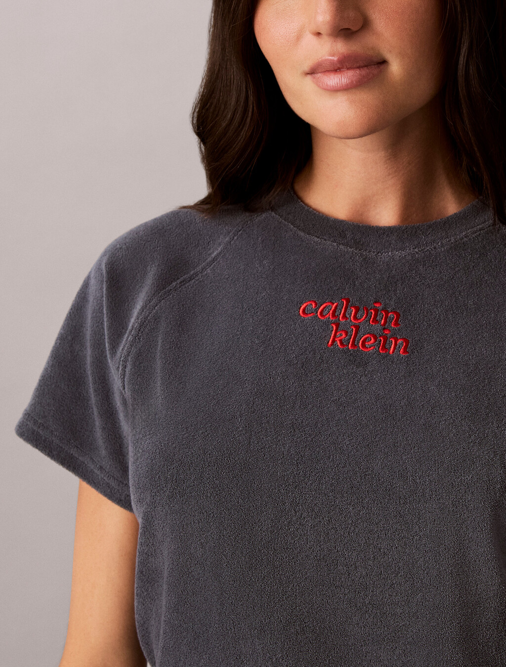 Buy 여성 타올 크롭 스웻셔츠 in color DARK GREY