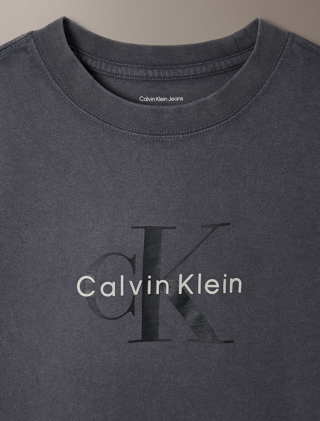 Buy 여성 애시드워시 히어로 모노로고 티 in color CHARCOAL