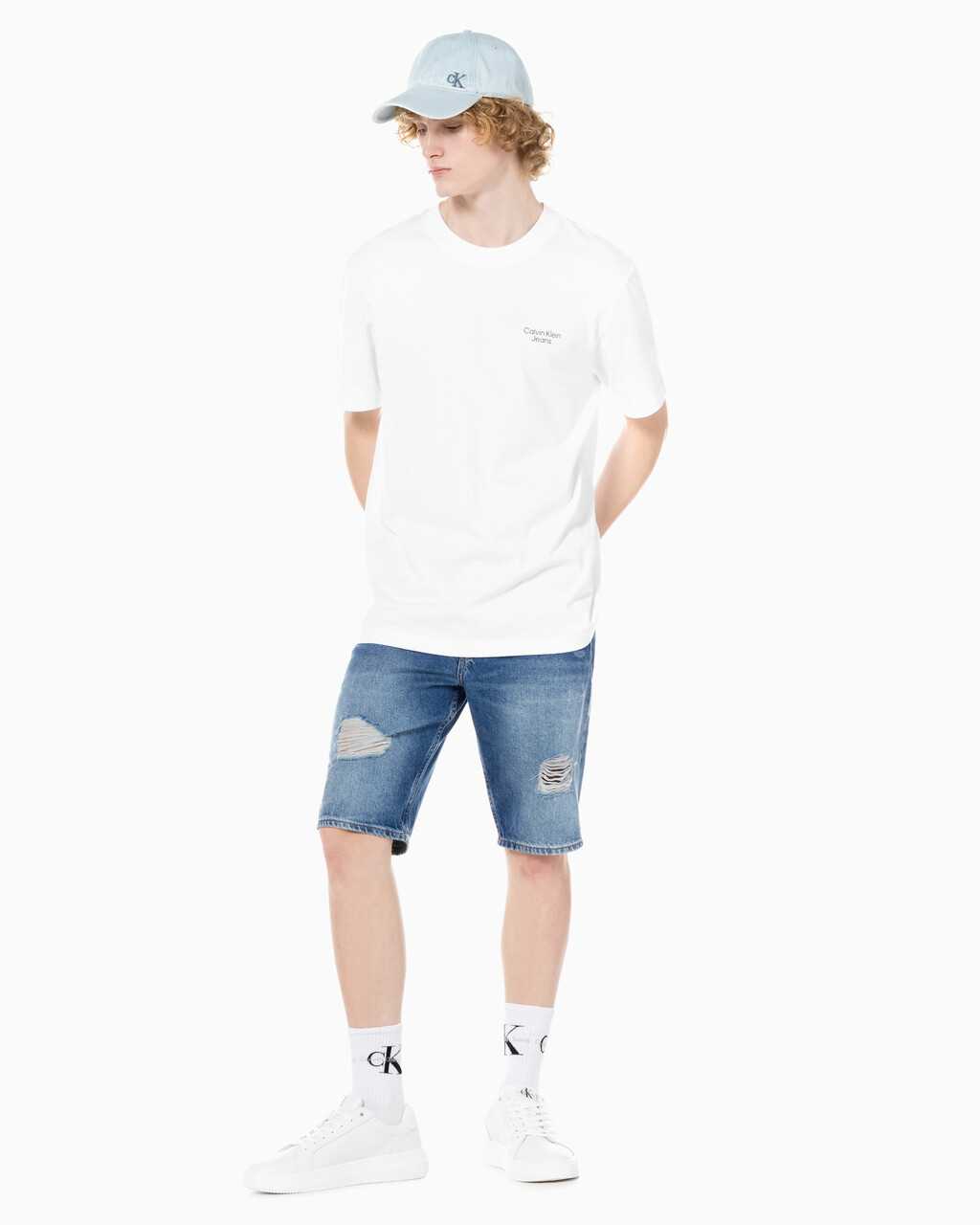 Buy 남성 레귤러핏 디스트로이드 라이트블루 데님 쇼츠 in color 028A CHALKY BLU