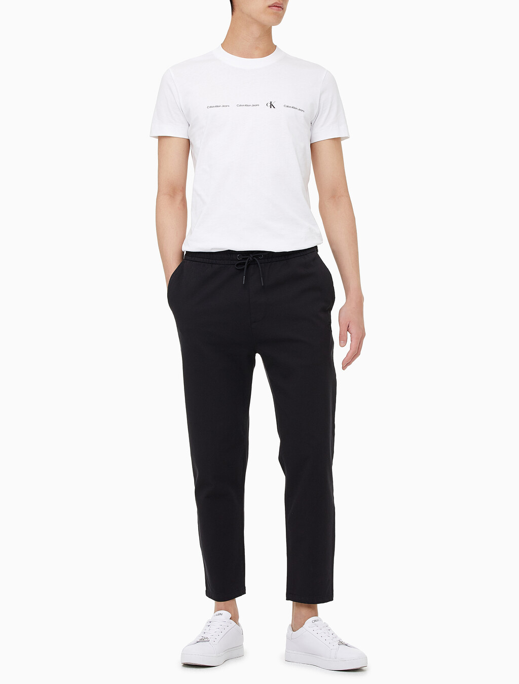 Buy 남성 슬림핏 드로코드 치노 팬츠 in color CK BLACK