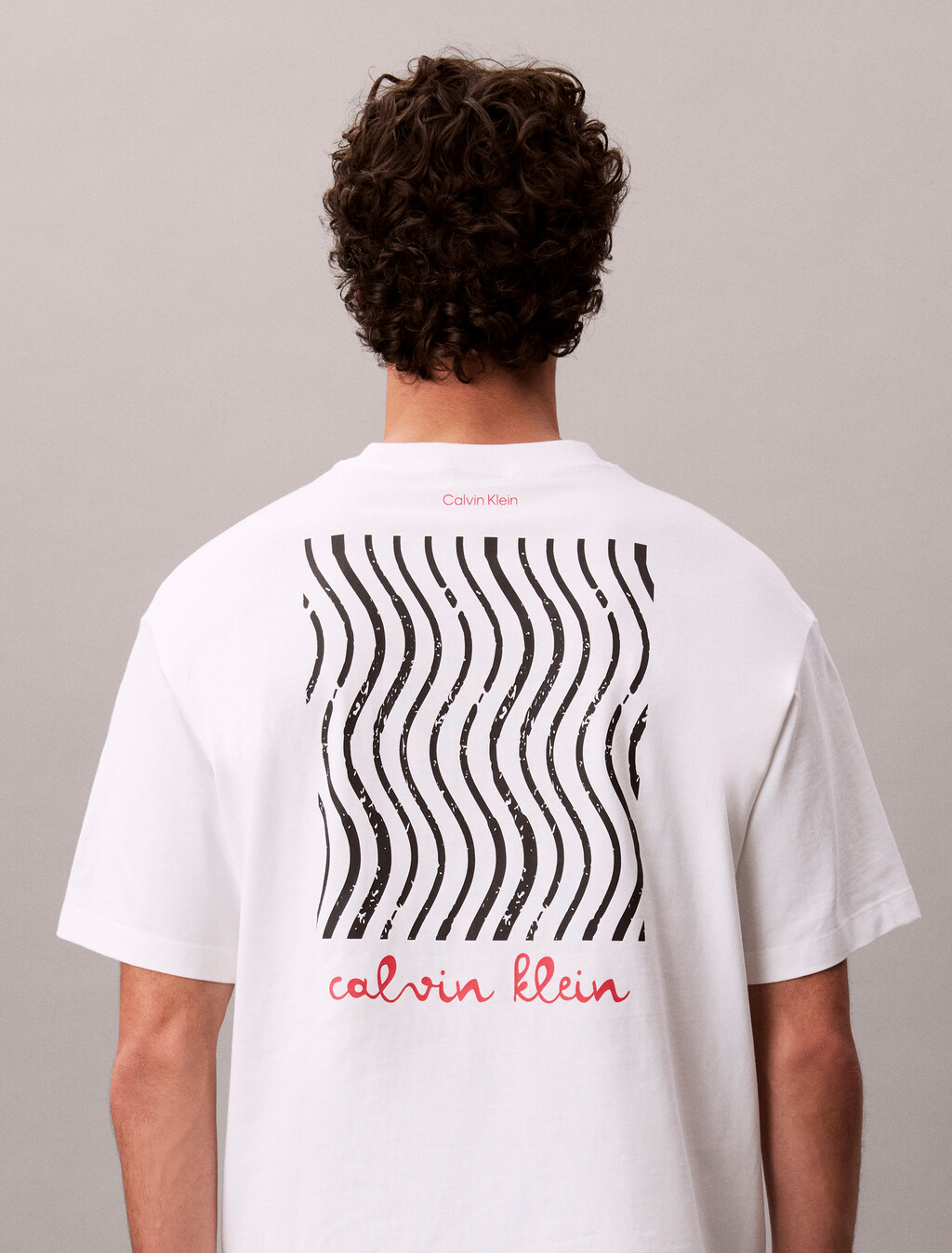 Buy CK 트래블라인 그래픽 티 in color BRIGHT WHITE