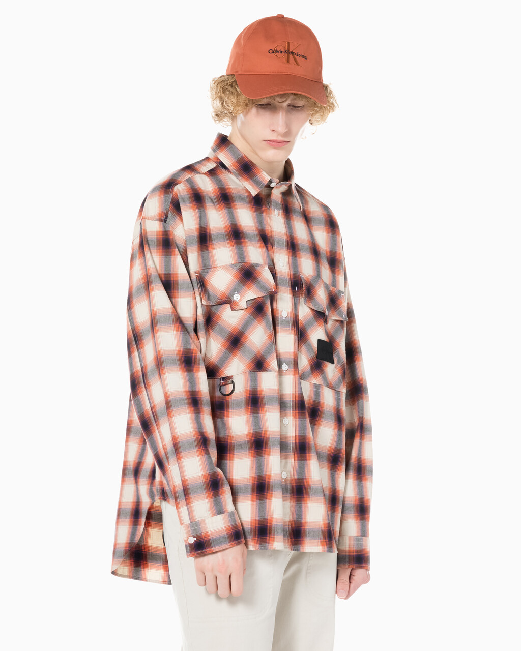 Buy 남성 유틸리티 포켓 체크셔츠 in color BLUR FLORAL_BLACK