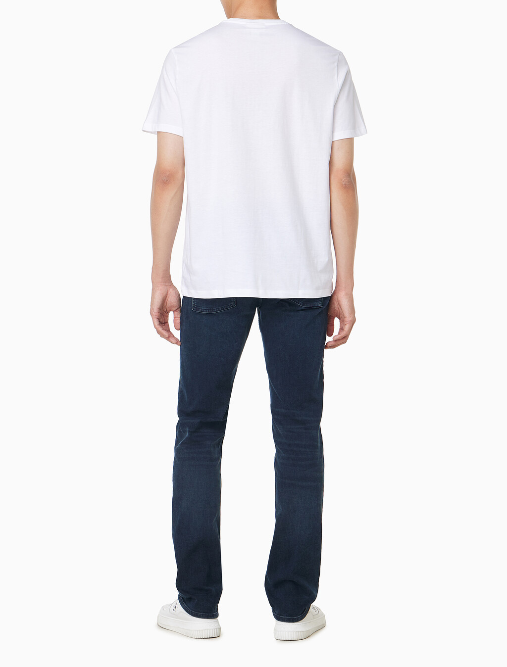 Buy 남성 클래식핏 뱃지 로고 반팔 티셔츠 in color BRIGHT WHITE