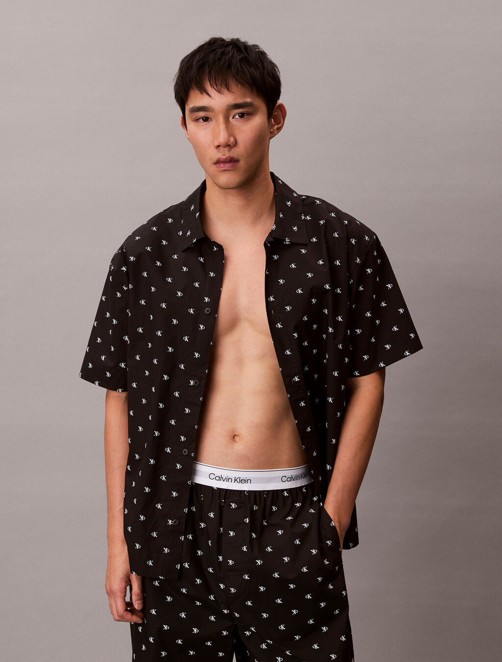 Buy 남성 코튼 포플린 슬립 숏 슬리브 탑 in color DIAMOND LOGO PRINT_BLACK