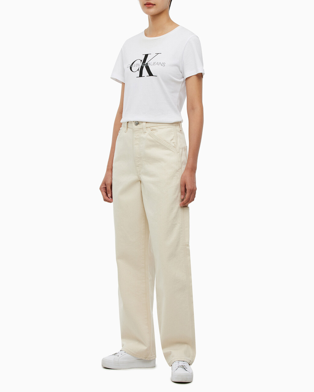 Buy 여성 테이퍼드핏 린스 데님 in color CREAM