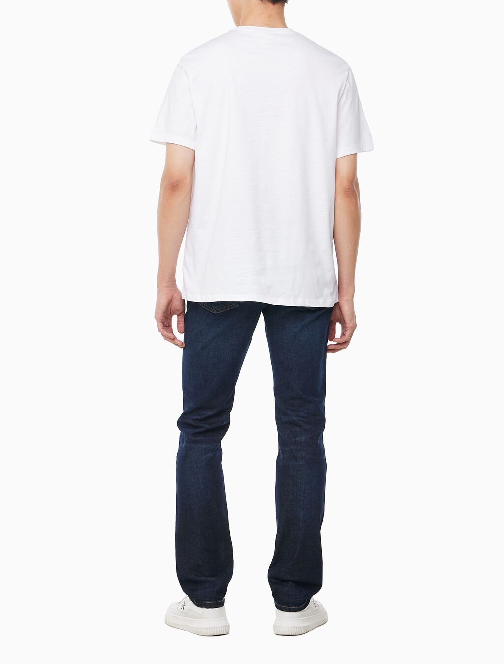 Buy 남성 레귤러핏 스포츠 로고 반팔 티셔츠 in color BRILLIANT WHITE