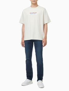 Buy 남성 릴렉스 핏 블락 그래픽 자수 반팔 티셔츠 in color BONE WHITE