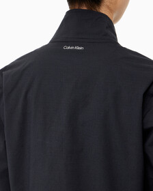 Buy 여성 CK 애슬레틱 레귤러 핏 기능성 반집업 아노락 in color BLACK