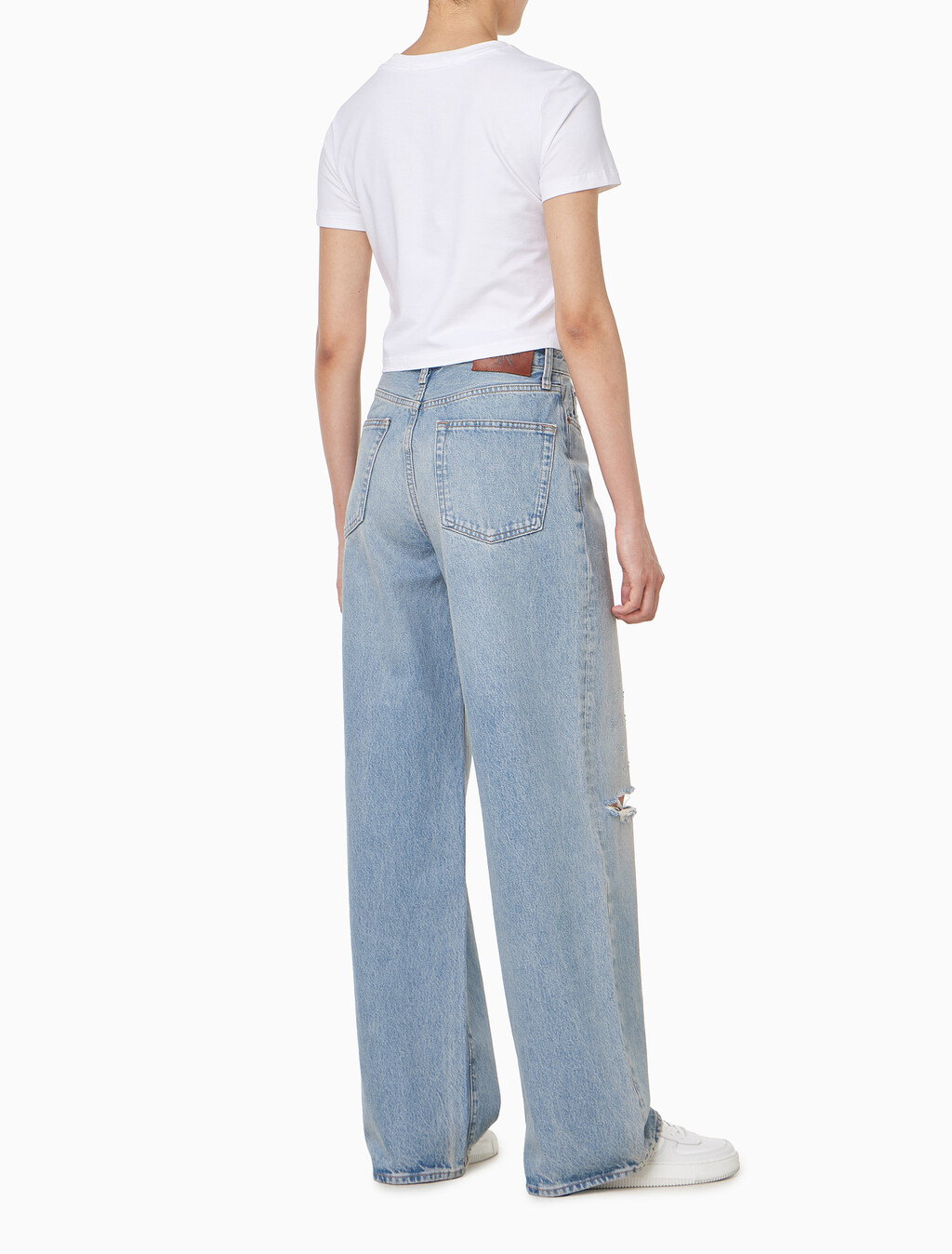 Buy 여성 와이드 레그핏 미드 미드 블루 데님 in color MID BLUE