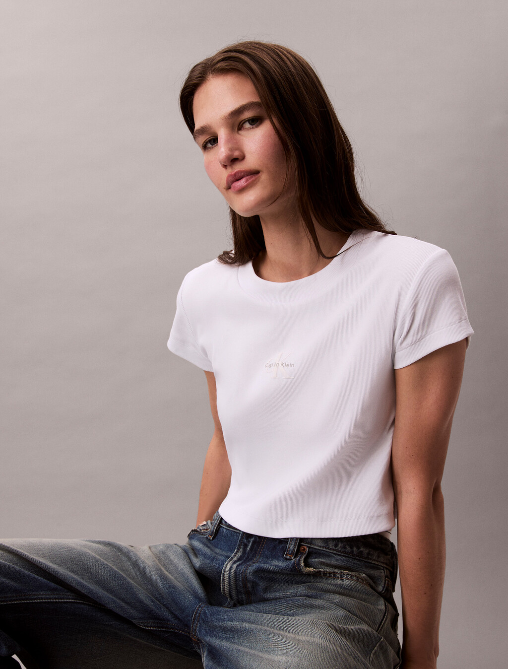 Buy 여성 베이비립 모노로고 티 in color BRILLIANT WHITE