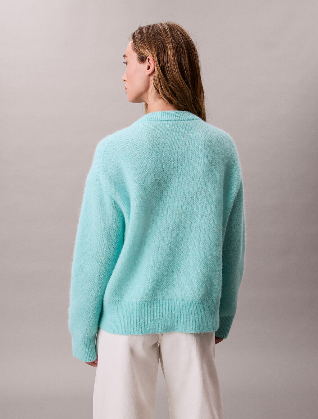 Buy 여성 L/S 알파카 로고 스웨터 in color Turquoise