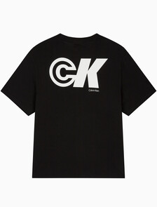 Buy 남성 이지핏 CK 스포츠 로고 그래픽 반팔 티셔츠 in color BLACK