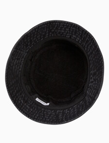 Buy 남녀공용 CKJ 스몰 모노그램 로고 데님 버킷햇 in color BLACK