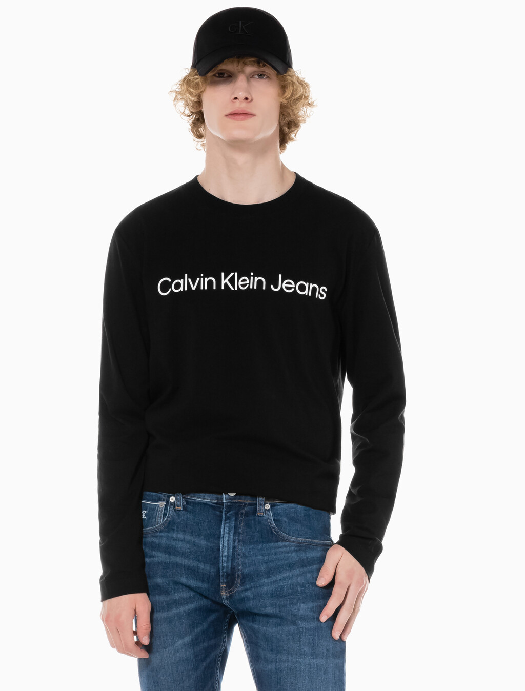 Buy 남성 레귤러핏 인스티튜셔널 긴팔 티셔츠 in color CK BLACK