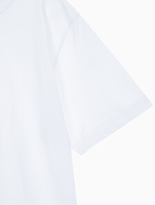Buy 여성 릴렉스드 스탠다드로고 크루넥 반팔 티셔츠  in color BRILLIANT WHITE