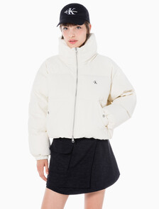 Buy 여성 볼륨 넥 크롭 다운 푸퍼 in color WHITE