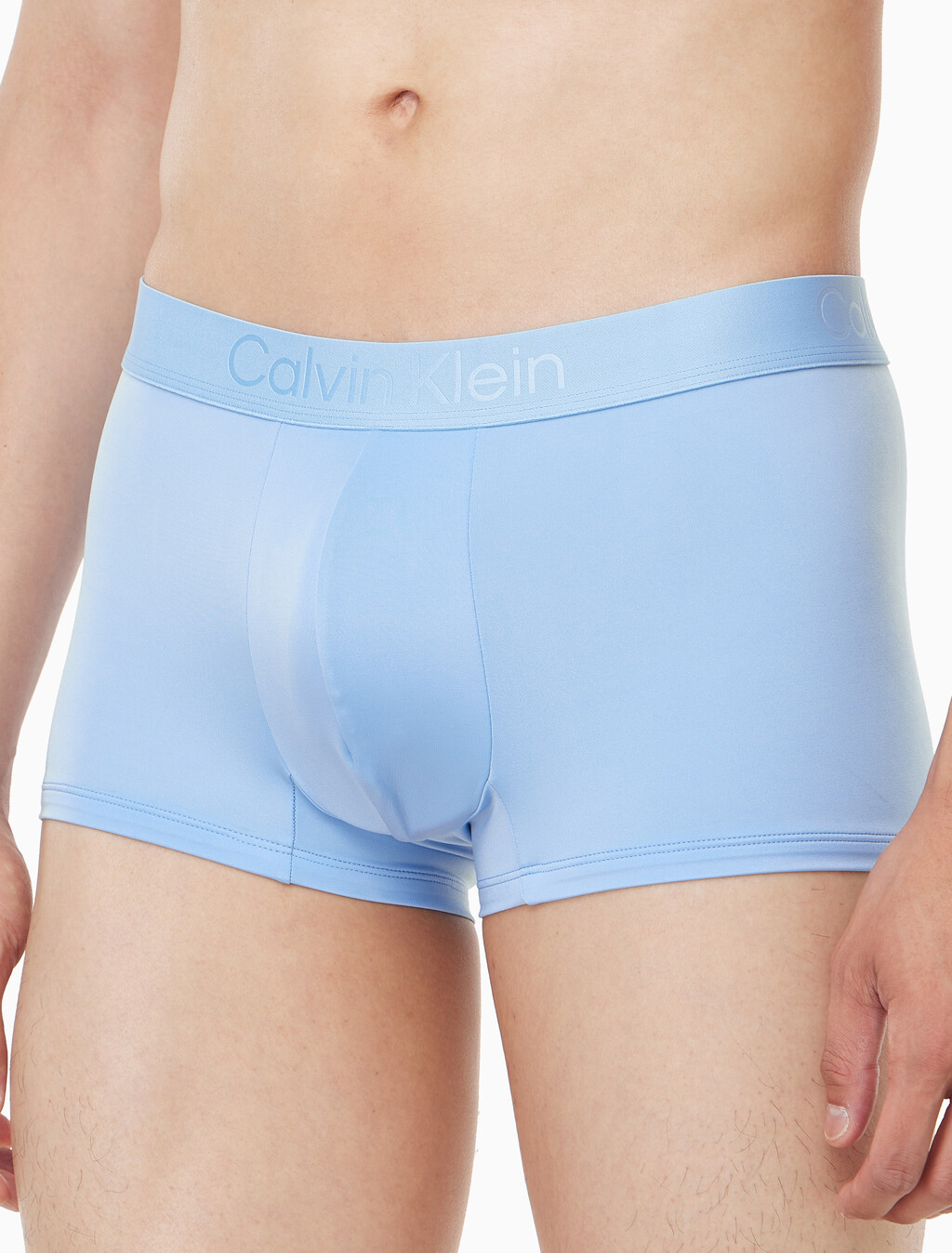 Buy 남성 CK 블랙 마이크로파이버 트렁크 in color Light Blue