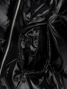 Buy 여성 매트 블라킹 샤인 다운 자켓 in color BLACK