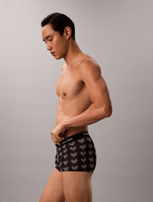 Buy 남성 아이콘 마이크로 스트레치 - VDAY 로우 라이즈 트렁크 in color BLACK PRINT