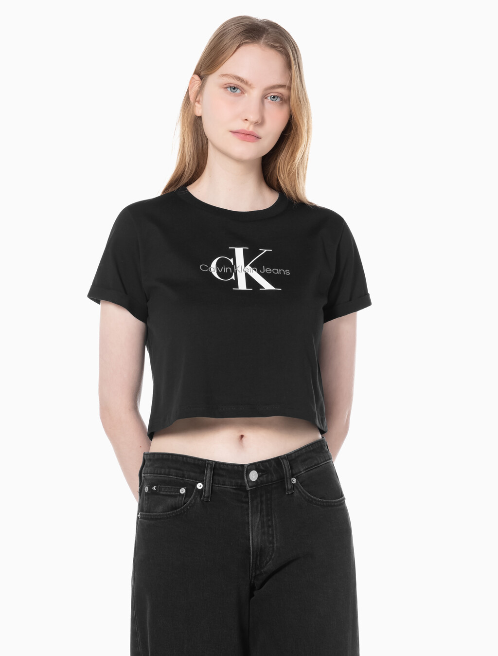 Buy 여성 모노그램 릴렉스핏 크롭 반팔 티셔츠 in color CK BLACK