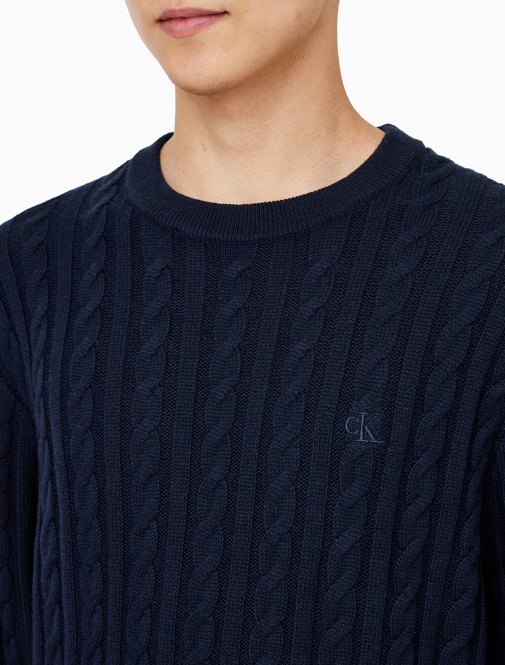 Buy 남성 케이블 크루넥 스웨터 in color NIGHT SKY