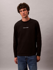 Buy 남성 릴렉스핏 스탠다드 로고 긴팔 티셔츠 in color BLACK
