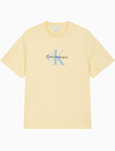 Buy 남성 레귤러핏 히어로 모노그램 로고 반팔 티셔츠 in color SUNLIGHT