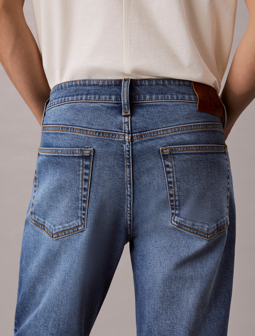 Buy 슬림핏 에코 쿨 진 in color Mid Blue