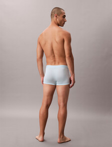 Buy 남성 모던 로고 패치 마이크로 로우 라이즈 트렁크 in color Sky Blue