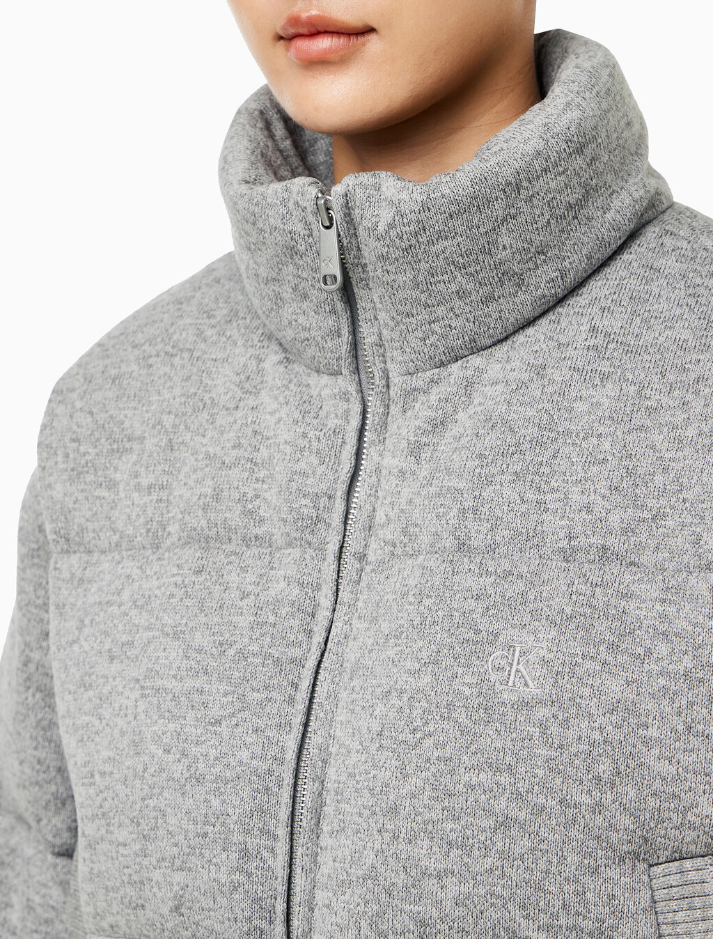 Buy 여성 크롭 니트 다운 푸퍼 in color GREY