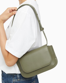 Buy 여성 엘러멘털 미니 플랩 메신저 백 in color DUSTY OLIVE
