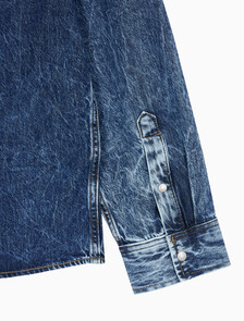 Buy 남성 릴렉스핏 유틸리티 데님 셔츠 in color MID BLUE BACK EMBRO