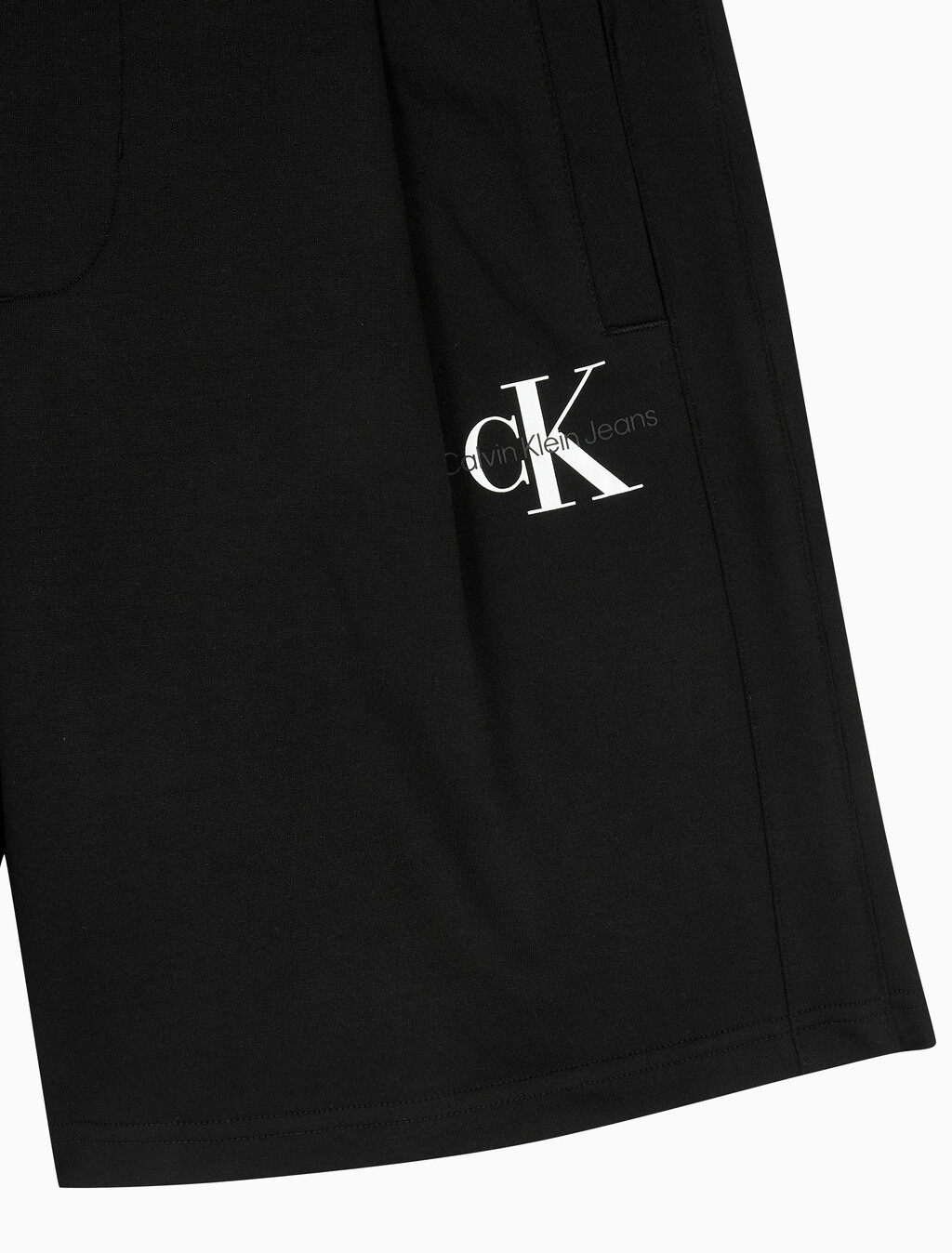 Buy 남성 쿨링 플리츠 쇼츠 in color CK BLACK