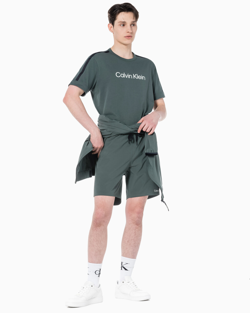 Buy 남성 리플렉티브 로고 릴렉스 핏 기능성 반팔 티셔츠 in color URBAN CHIC