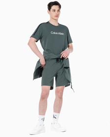 Buy 남성 리플렉티브 로고 릴렉스 핏 기능성 반팔 티셔츠 in color URBAN CHIC